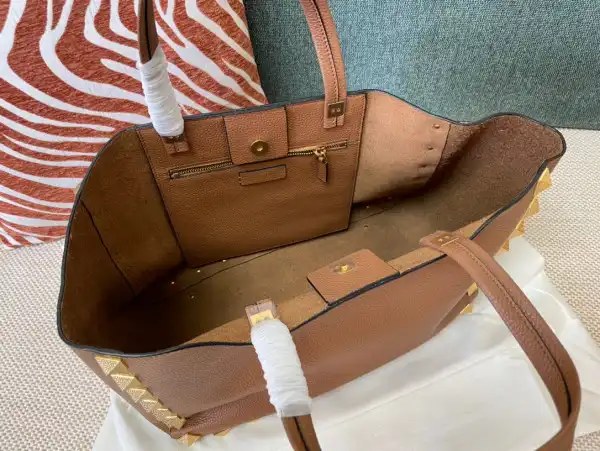 VALENTINO GARAVANI ROMAN STUD TOTE BAG