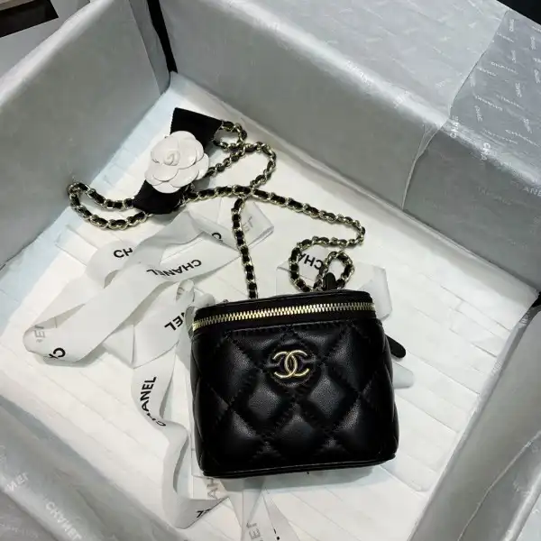 First bag ru CHANEL SMALL VANITY WITH CHAIN