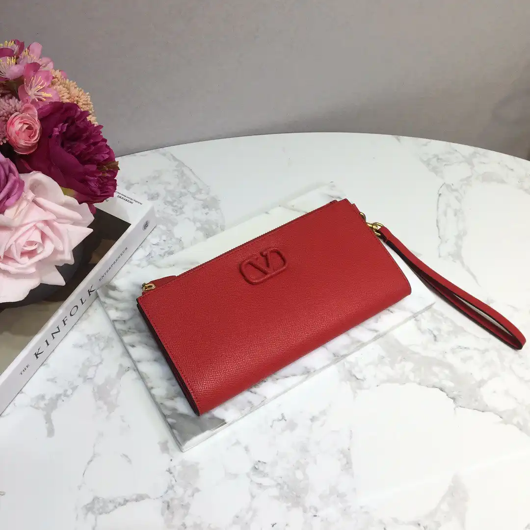 VALENTINO GARAVANI VSLING GRAINY CLUTCH