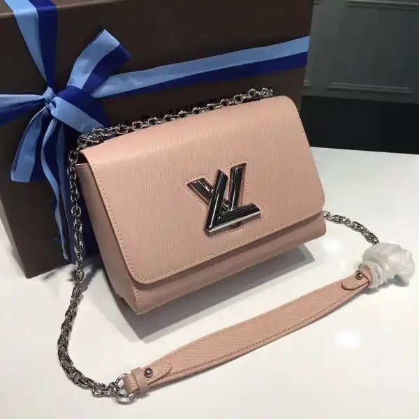 First bag ru Louis Vuitton Twist