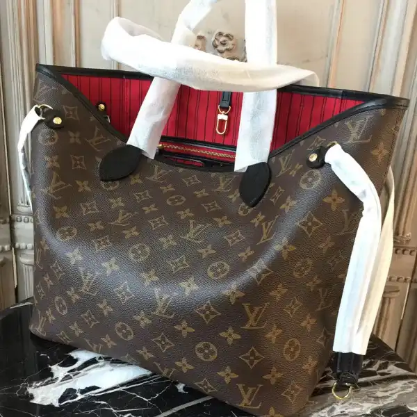 First bag ru Louis Vuitton Neverfull Bag