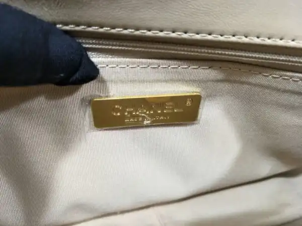 CHANEL 19 FLAP BAG