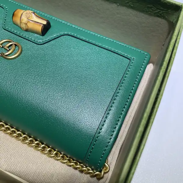 Gucci Diana chain wallet with bamboo