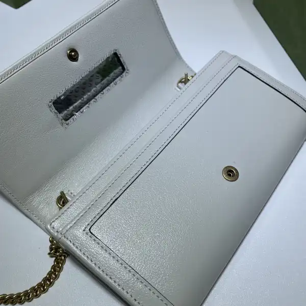 First bag ru Gucci Diana chain wallet with bamboo