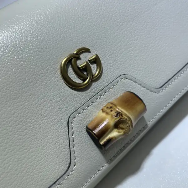 Yupoo bagsoffer Gucci Diana chain wallet with bamboo