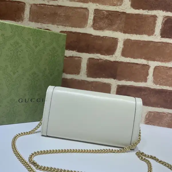 First Bag Ru Gucci Diana chain wallet with bamboo