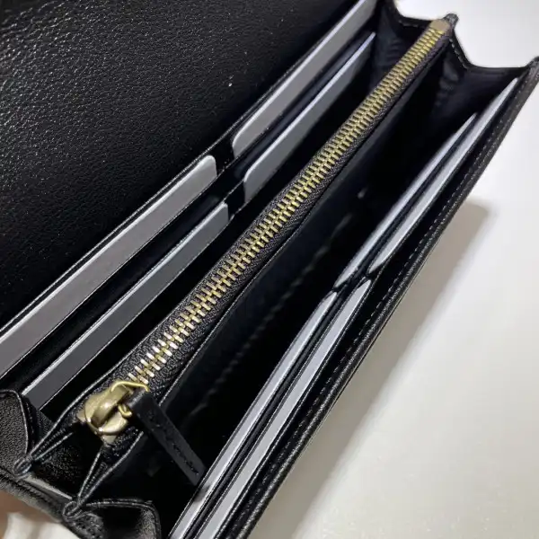 First bag ru Gucci Diana chain wallet with bamboo