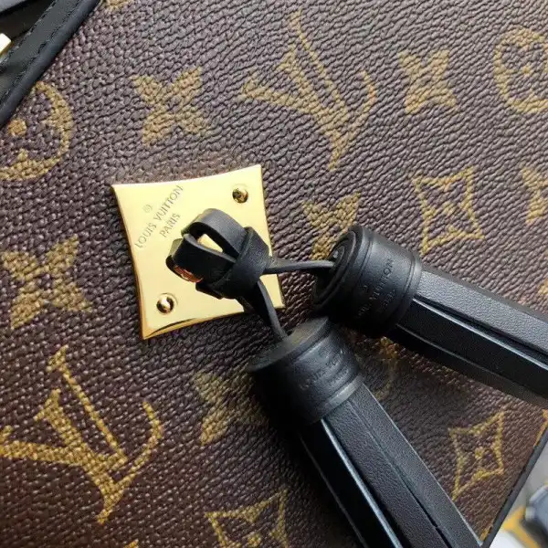 First Bag Ru LOUIS VUITTON SAINTONGE