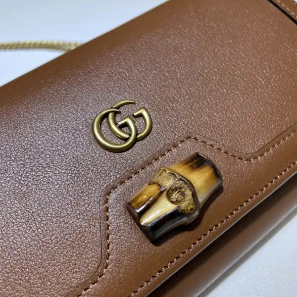 Gucci Diana chain wallet with bamboo