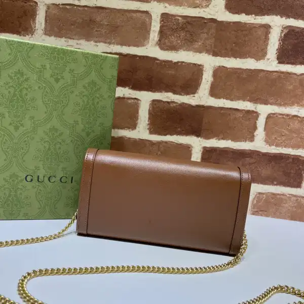 First bag ru Gucci Diana chain wallet with bamboo