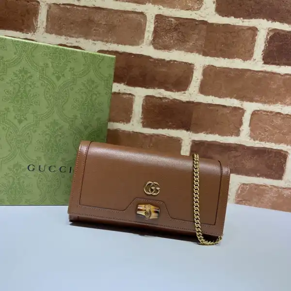 Gucci Diana chain wallet with bamboo