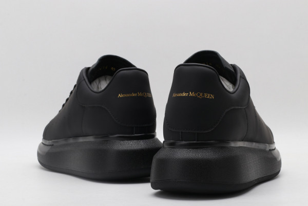 HOT SALE ALEXANDER MCQUEEN Oversized Sneaker