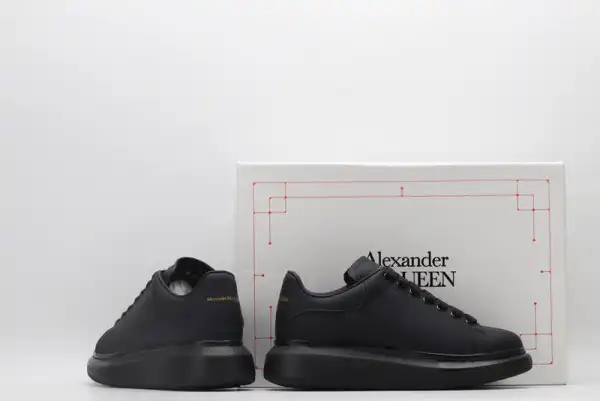 First bag ru ALEXANDER MCQUEEN Oversized Sneaker