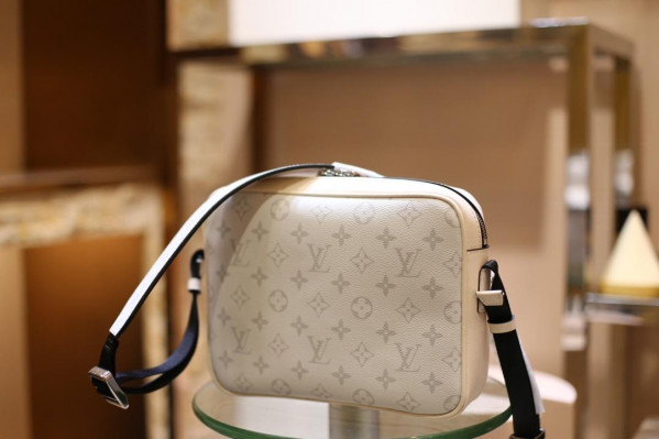 HOT SALE Louis Vuitton Messenger