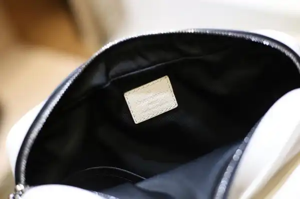 Louis Vuitton Messenger