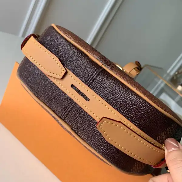 First bag ru Louis Vuitton PETITE BOITE CHAPEAU