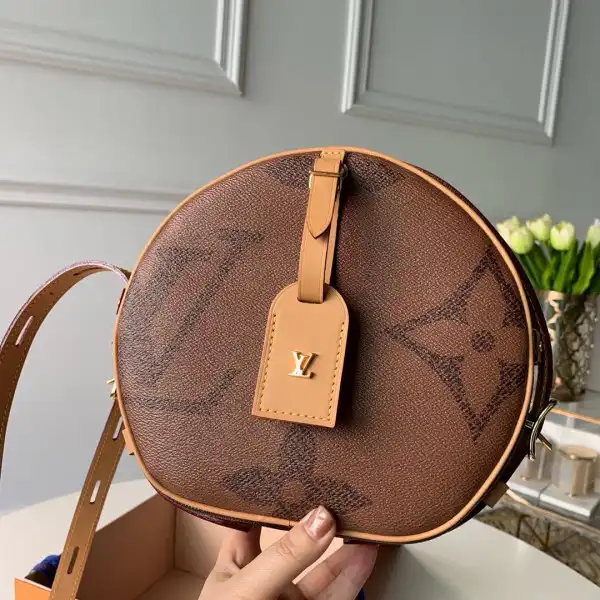 First bag ru Louis Vuitton PETITE BOITE CHAPEAU