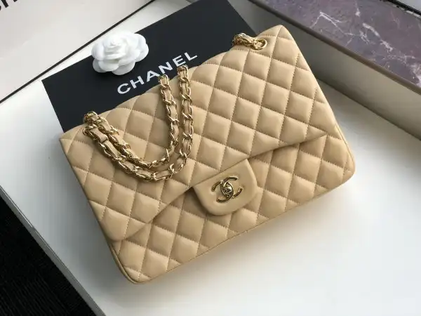 First bag ru CHANEL FLAP BAG 30CM