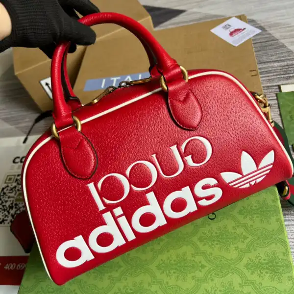 Yupoo bagsoffer Adidas x Gucci mini duffle bag