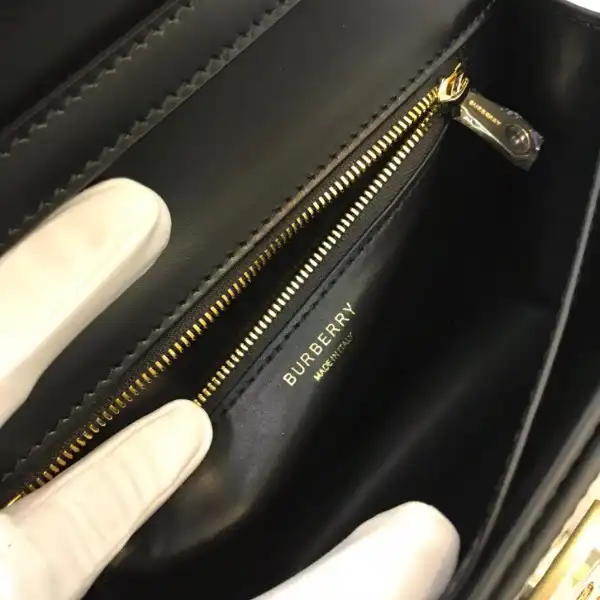 Bagsoffer BURBERRY SMALL TB Bag