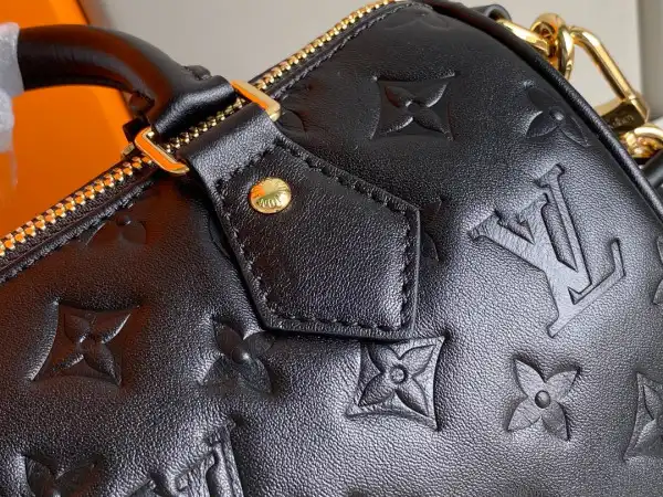 Repladies offers premium fake Louis bags at unbeatable prices. Our products are cheap because we focus on direct sales LOUIS VUITTON SPEEDY BANDOULIÈRE 22