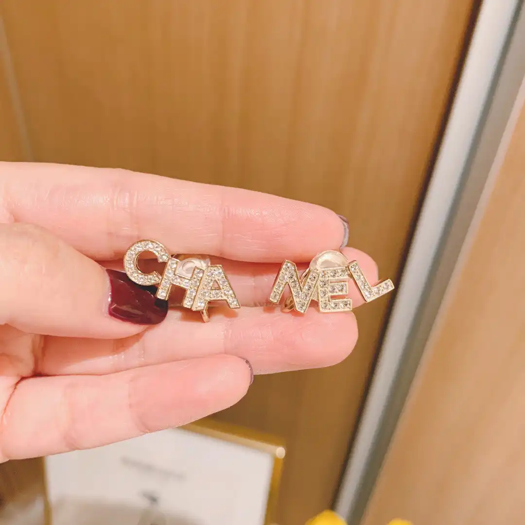 CL EARRINGS