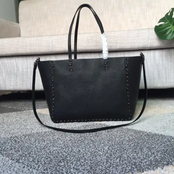 VALENTINO MEDIUM GRAIN CALFSKIN LEATHER ROCKSTUD BAG