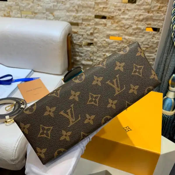 LOUIS VUITTON LOCKY BB