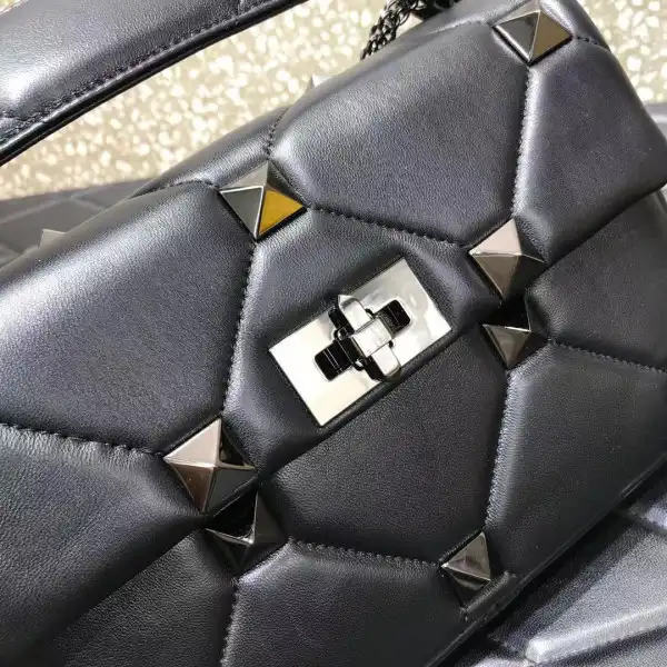 VALENTINO MEDIUM ROMAN STUD THE SHOULDER BAG