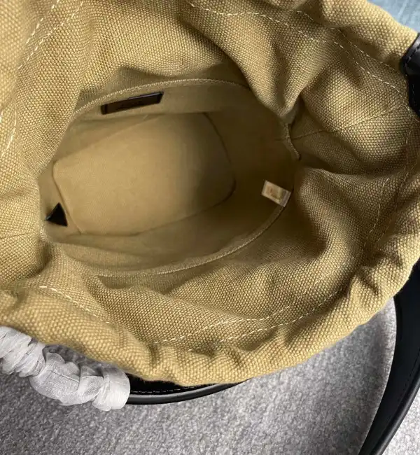 CHLOÉ ROY BUCKET BAG