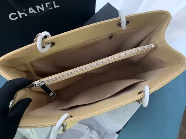 First bag ru CHANEL TOTE BAG