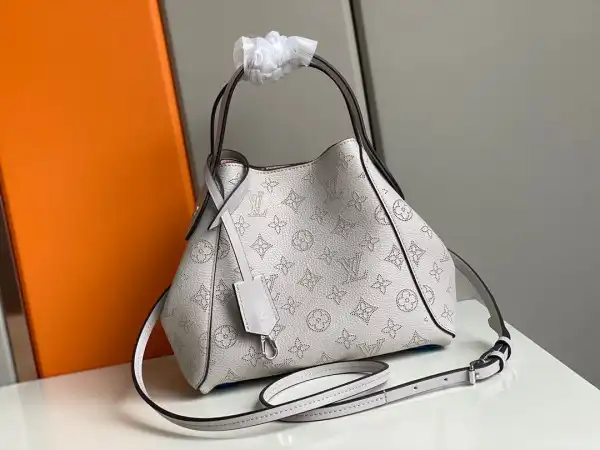 LOUIS VUITTON HINA PM