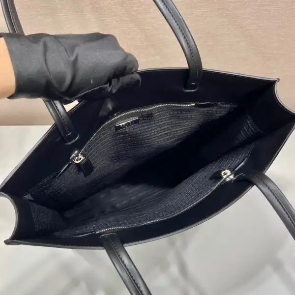 PRADA Leather tote bag