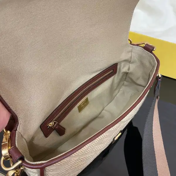 First bag ru FENDI BAGUETTE