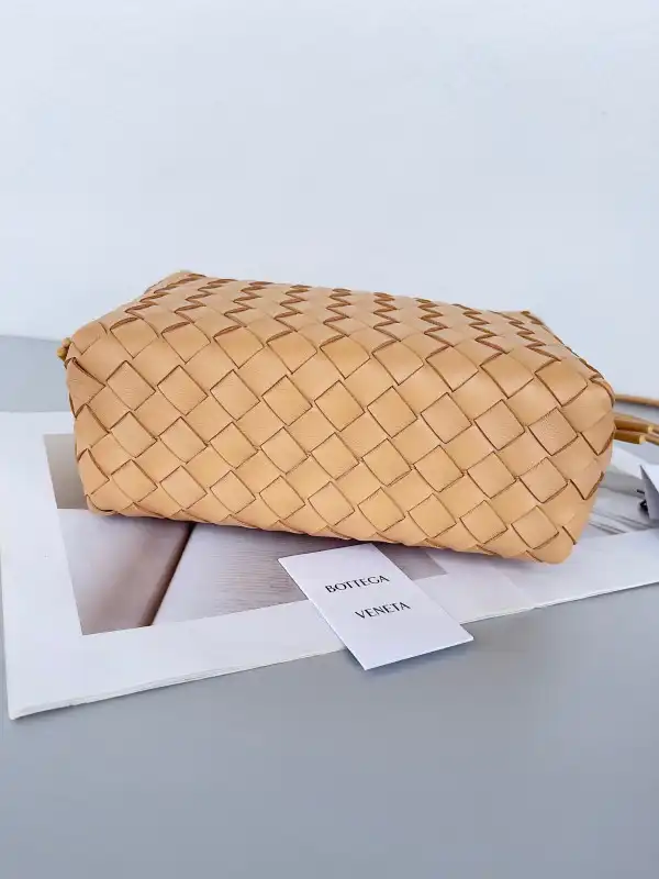 First bag ru BOTTEGA VENETA Small Loop Camera Bag