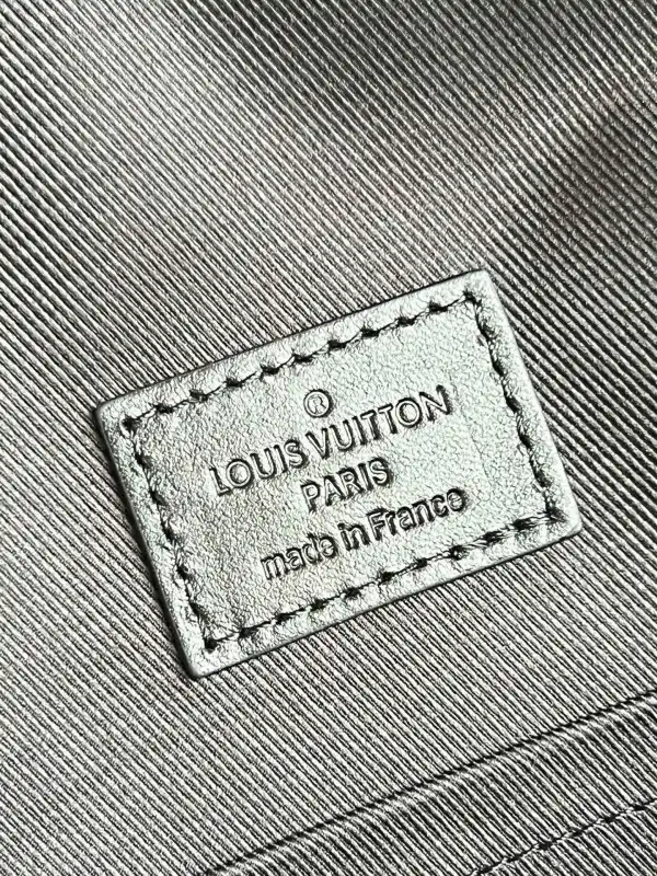 First bag ru Louis Vuitton DEAN BACKPACK