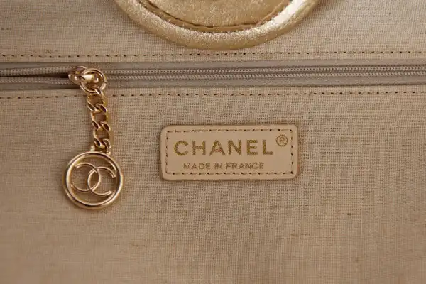 CHANEL SHOPPING BAG