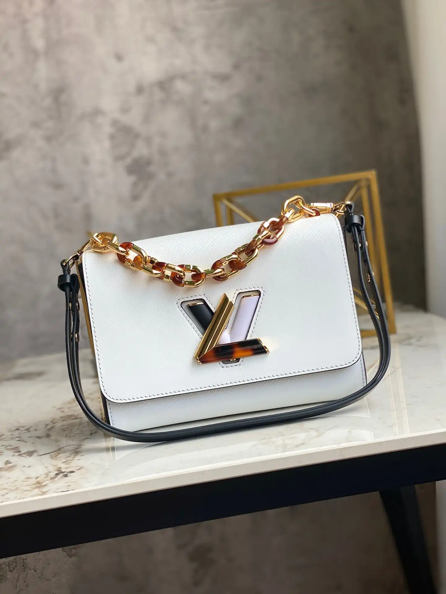 Aaa replica ru LOUIS VUITTON TWIST MM