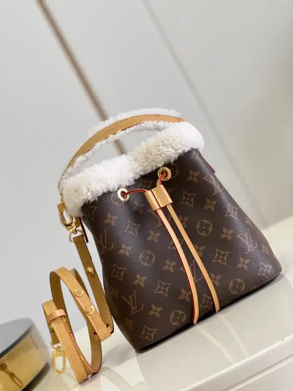 LOUIS VUITTON NÉONOÉ BB