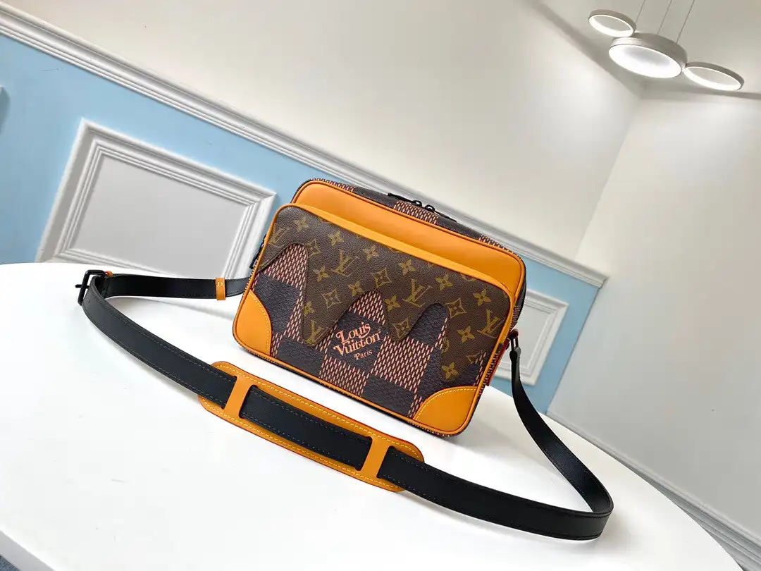 LOUIS VUITTON MESSAGER BAG