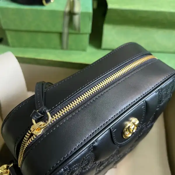 Frstbag ru Gucci GG matelassé leather shoulder bag