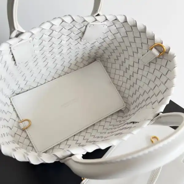 First Bag Ru BOTTEGA VENETA MINI CABAT