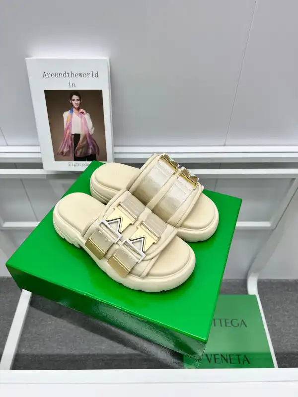 BOTTEGA VENETA Flash