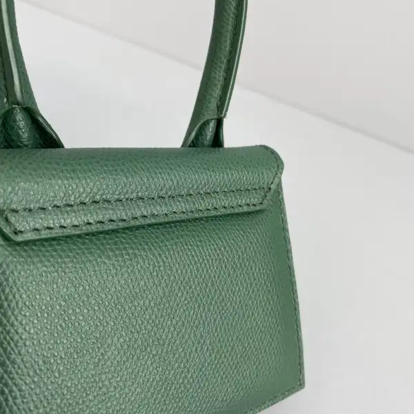 First Bag Ru JACQUEMUS Le Chiquito Mini Bag