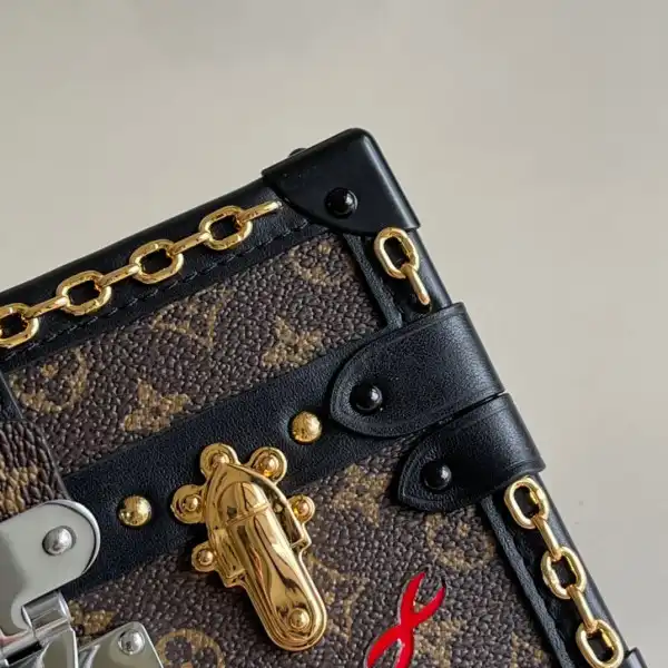 LOUIS VUITTON PETITE MALLE