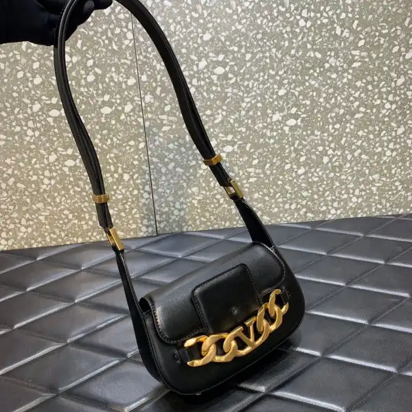 Yupoo bagsoffer VALENTINO VLOGO CHAIN SMALL CALFSKIN SHOULDER BAG