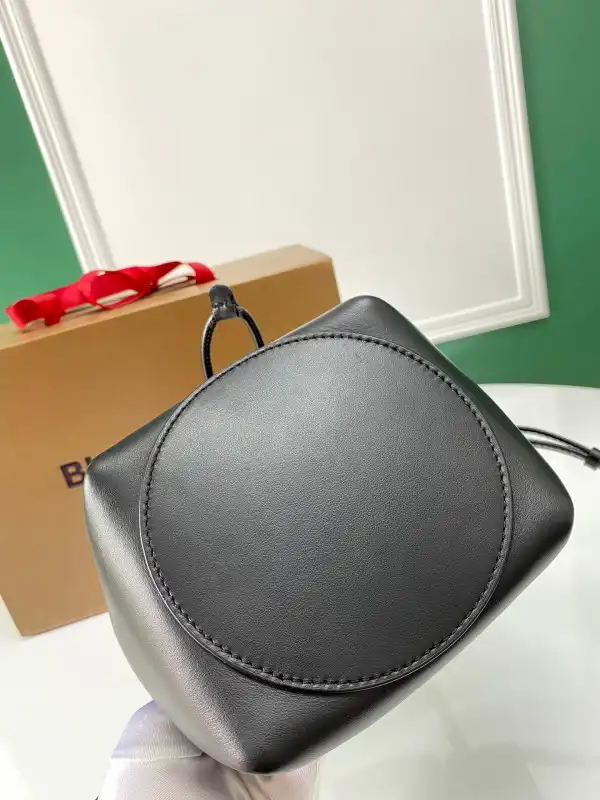 Bagsoffer BURBERRY Bucket Bag