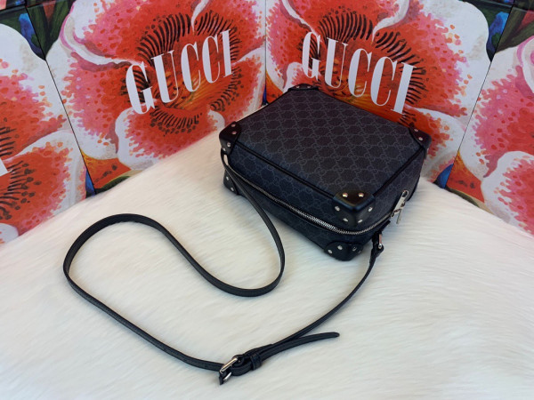 HOT SALE GUCCI GG shoulder bag with leather details