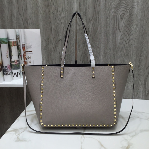 HOT SALE VALENTINO MEDIUM GRAIN CALFSKIN LEATHER ROCKSTUD BAG