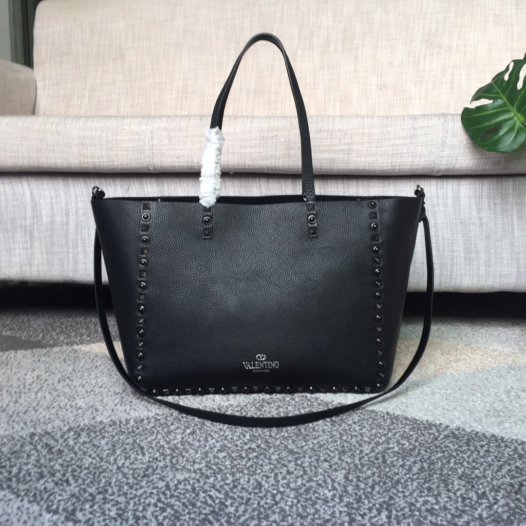 HOT SALE VALENTINO MEDIUM GRAIN CALFSKIN LEATHER ROCKSTUD BAG